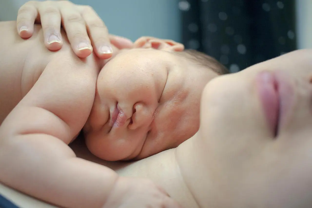 bébé pleure